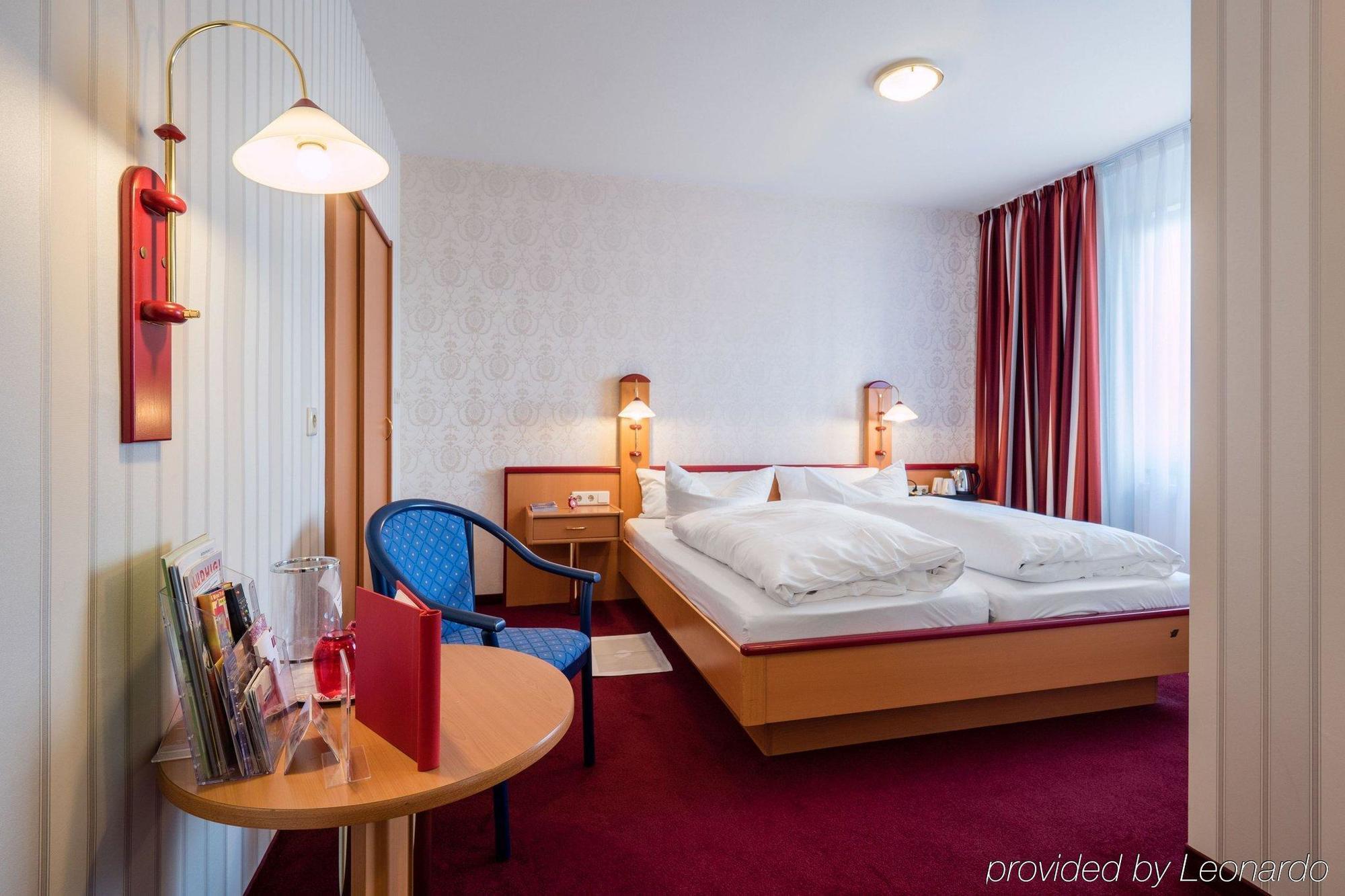 Hotel Deutsches Haus Бонн Экстерьер фото