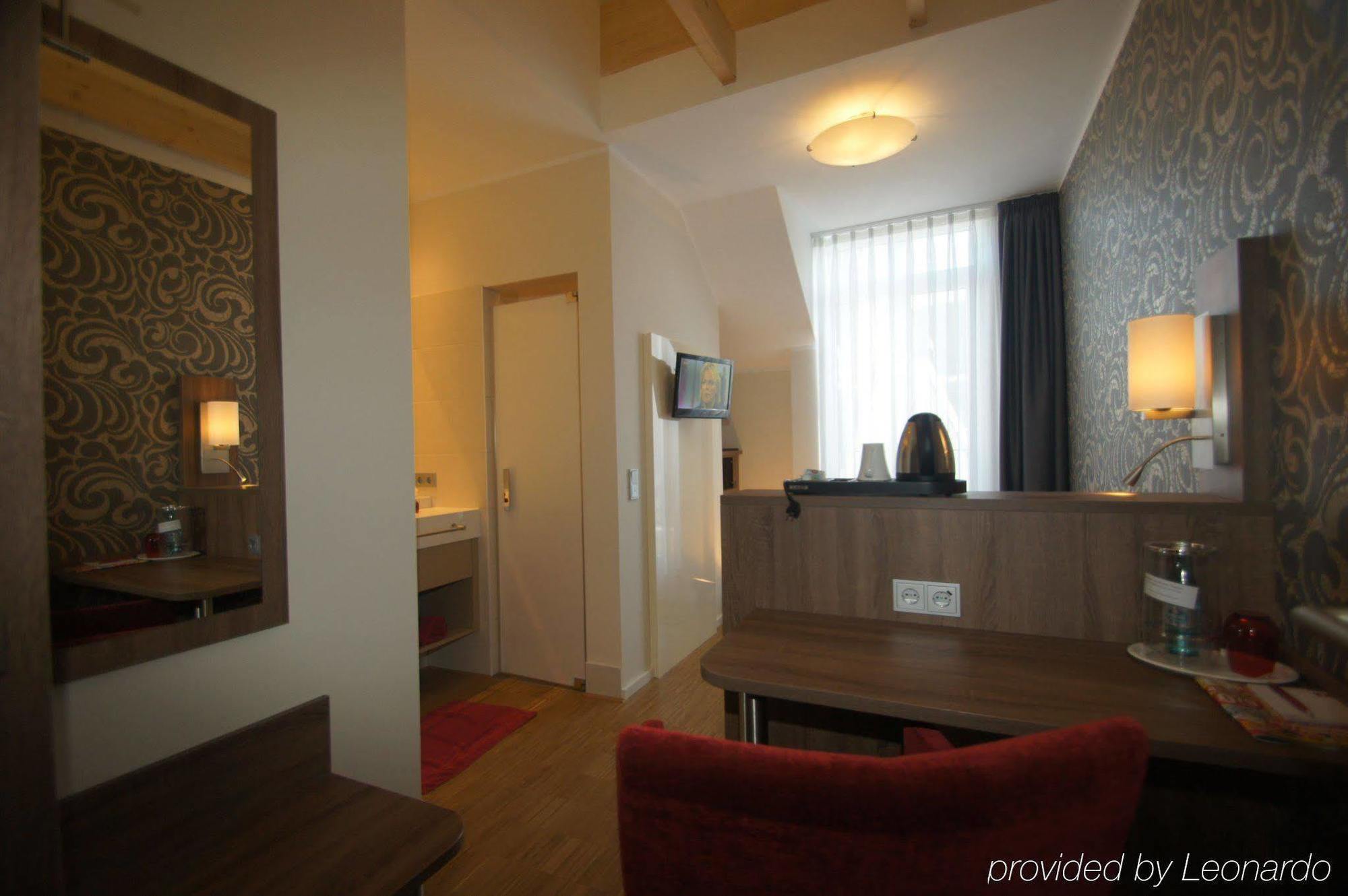 Hotel Deutsches Haus Бонн Экстерьер фото