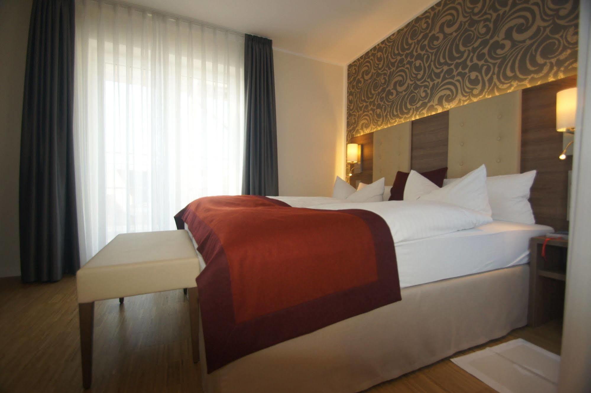 Hotel Deutsches Haus Бонн Экстерьер фото
