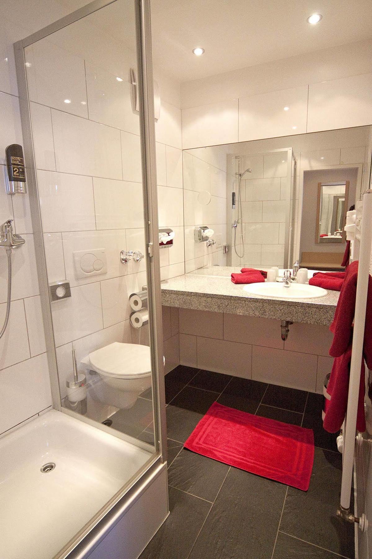 Hotel Deutsches Haus Бонн Экстерьер фото