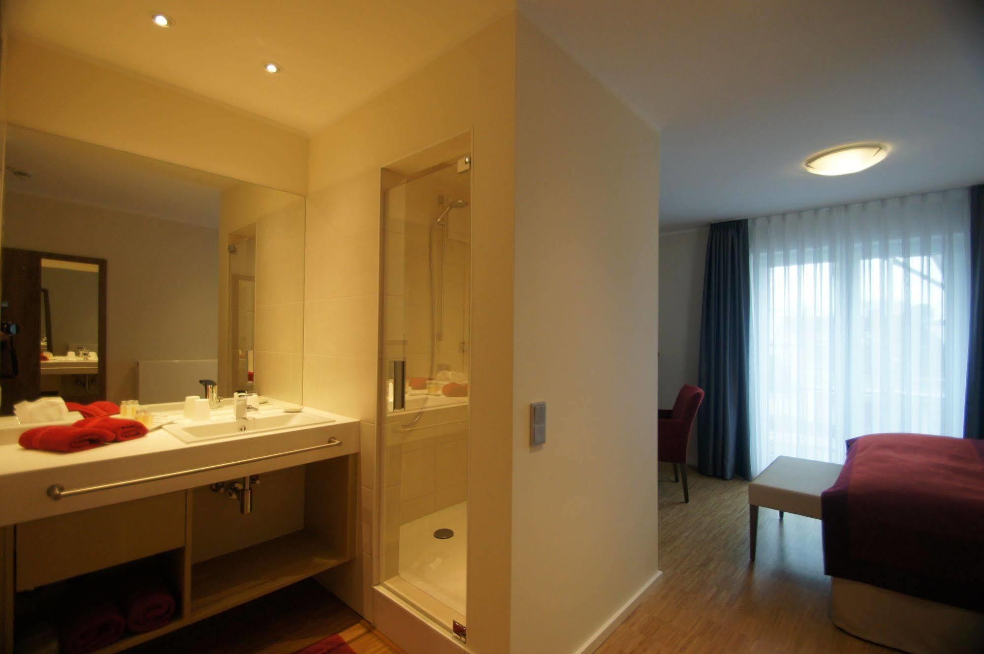 Hotel Deutsches Haus Бонн Экстерьер фото