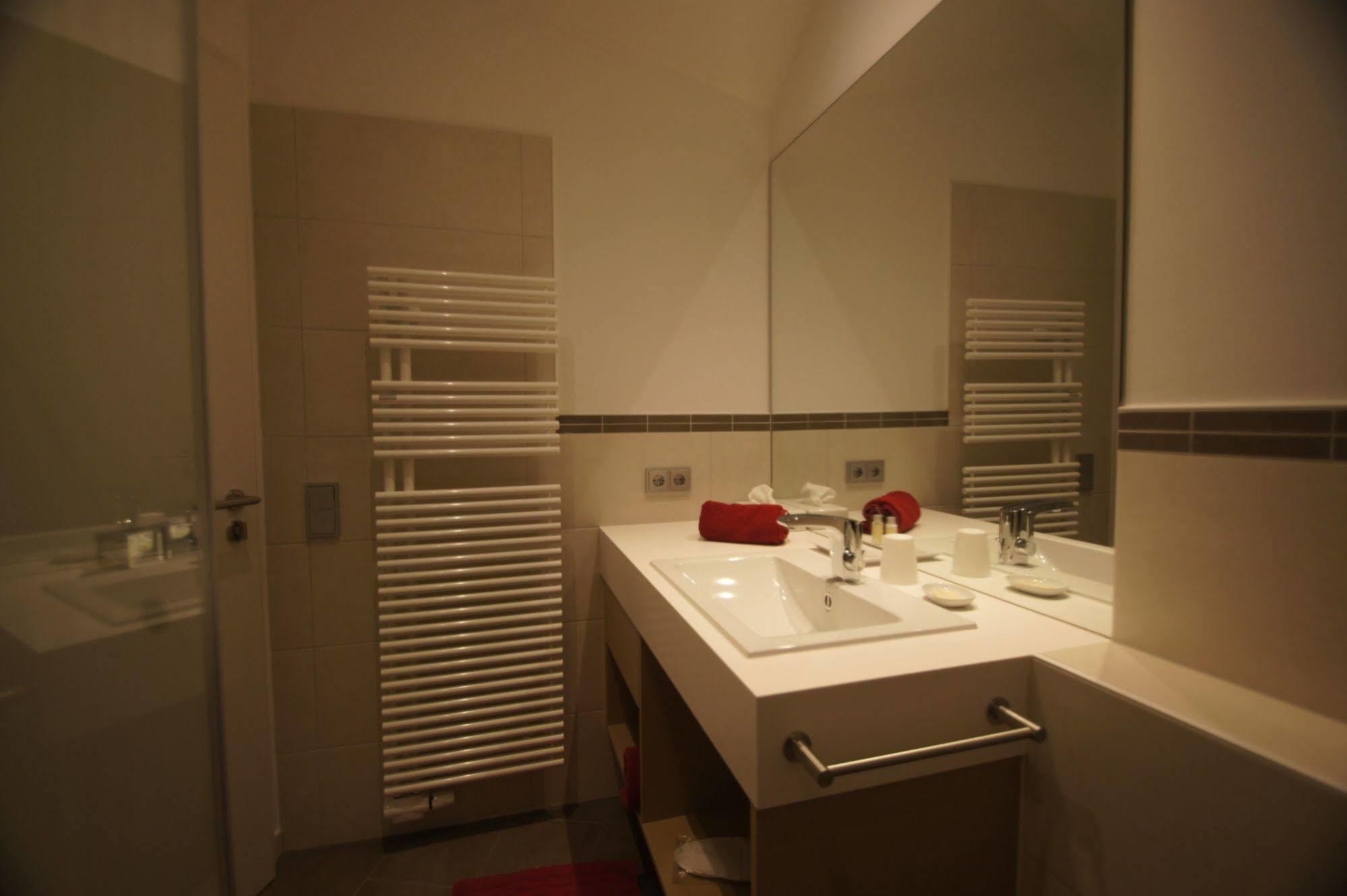 Hotel Deutsches Haus Бонн Экстерьер фото