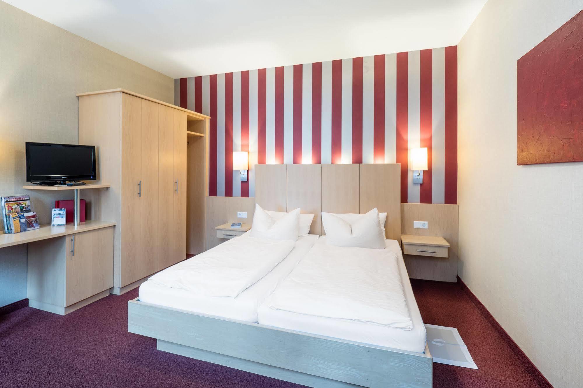 Hotel Deutsches Haus Бонн Экстерьер фото