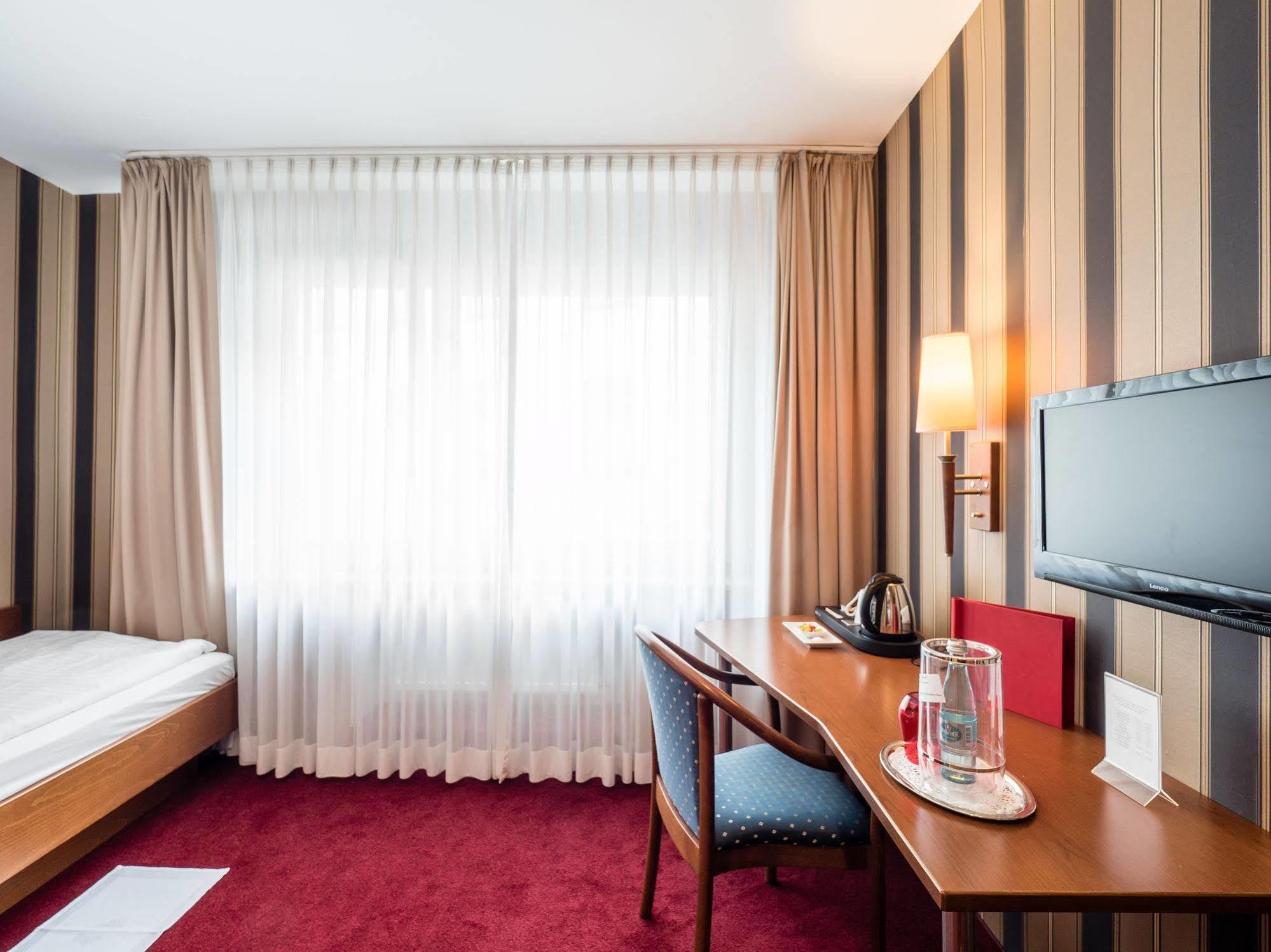 Hotel Deutsches Haus Бонн Экстерьер фото