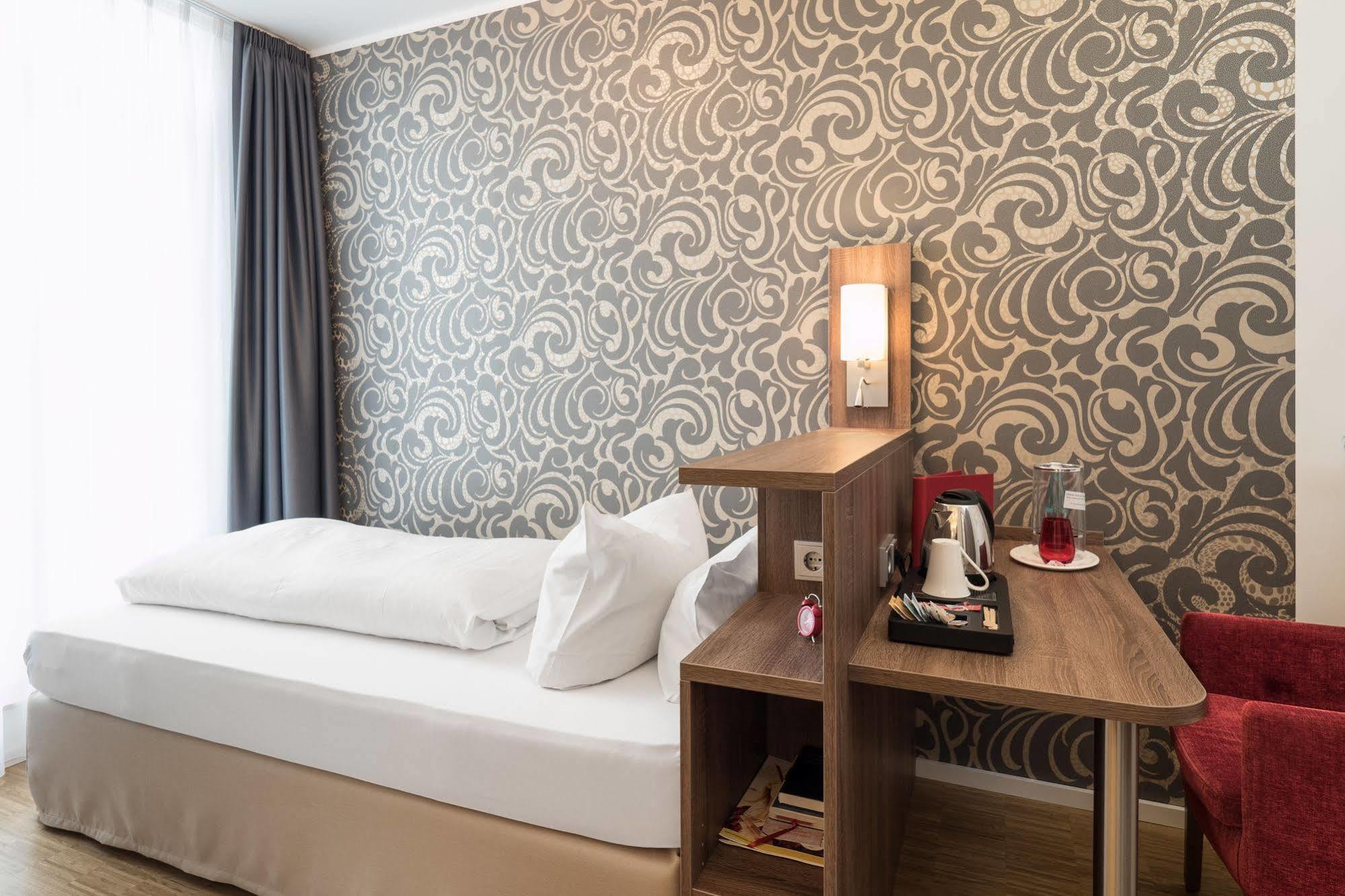 Hotel Deutsches Haus Бонн Экстерьер фото