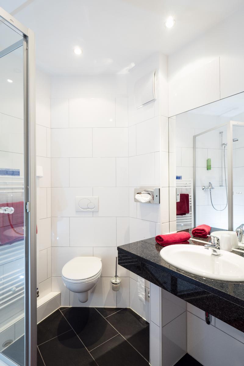 Hotel Deutsches Haus Бонн Экстерьер фото